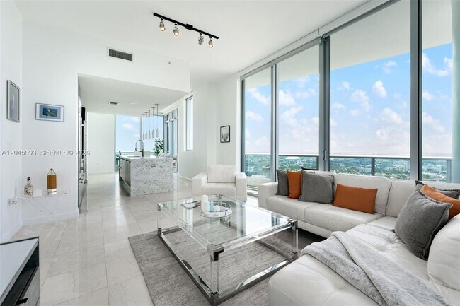Foto del edificio - 900 Biscayne Blvd