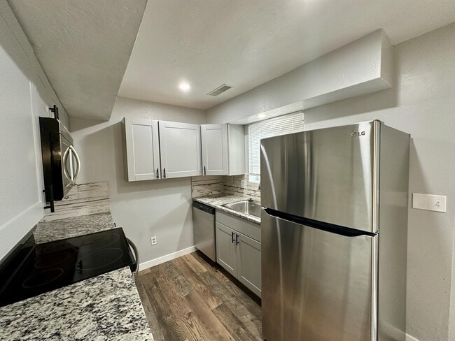 Building Photo - 8324 S Carmen Ct