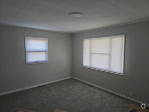 Building Photo - 2321 S Pershing Dr