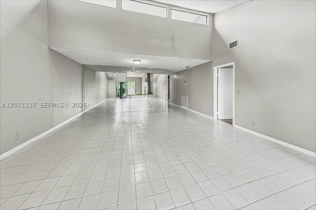 Foto del edificio - 381 Deer Creek Wildwood Ln E