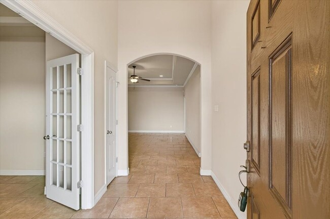 Building Photo - 6901 Anastasia Dr