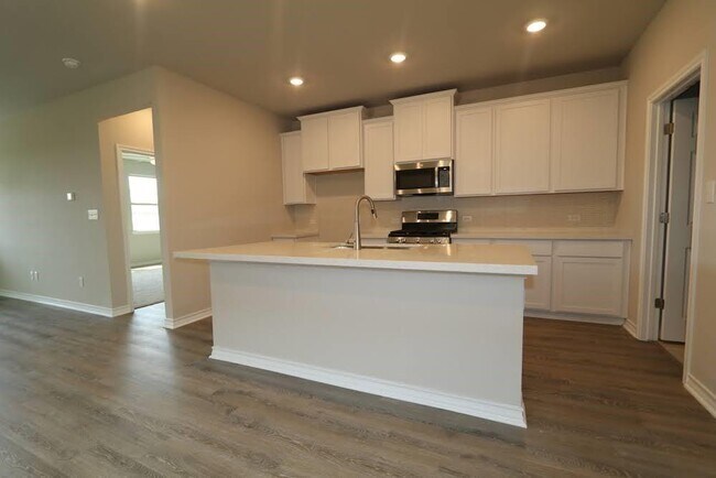 Building Photo - 221 Papaya Dr