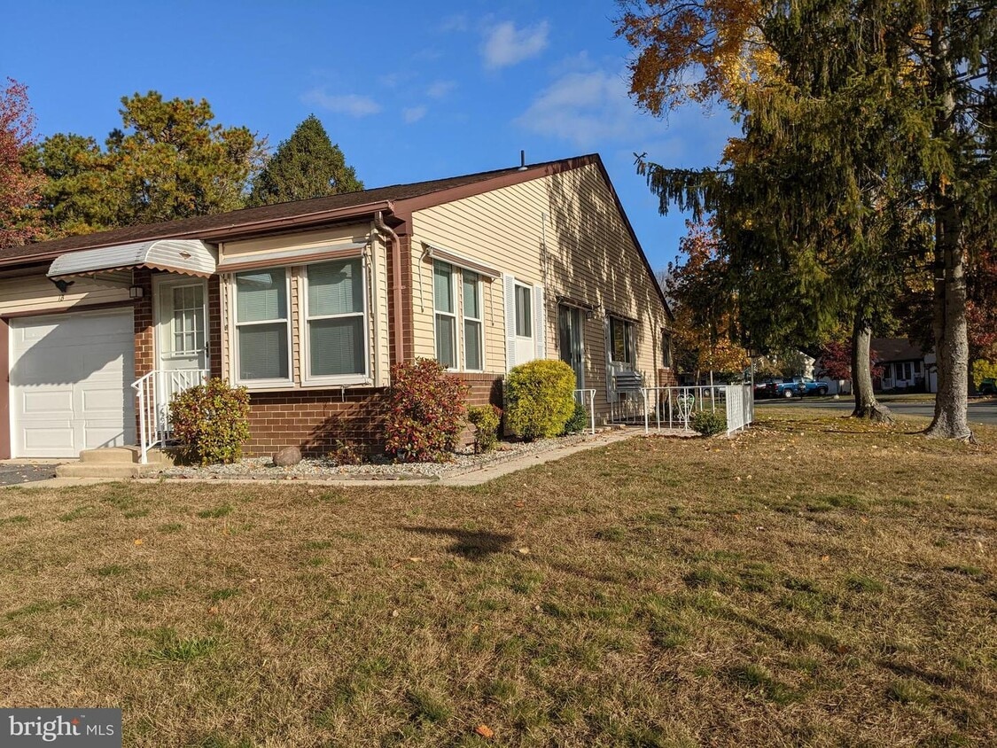Primary Photo - 1 Stonybrook Ct