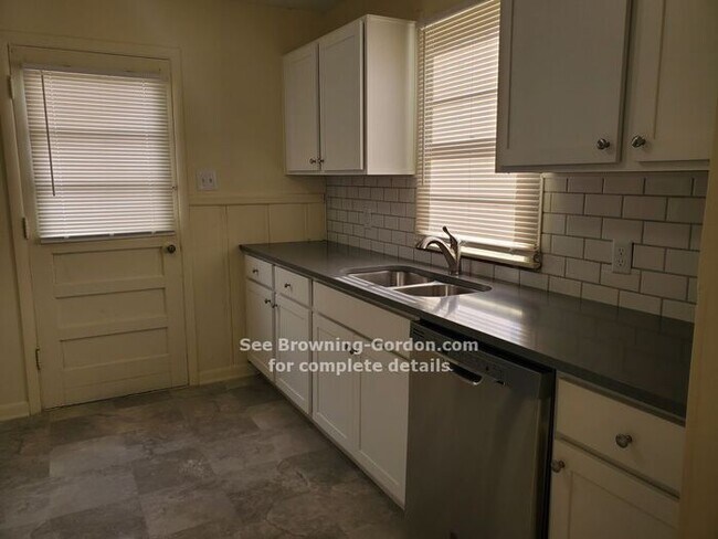 Building Photo - Renovated Duplex in Donelson!