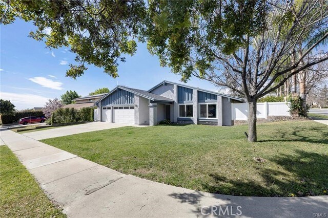 Building Photo - 1683 N Lakewood Ave