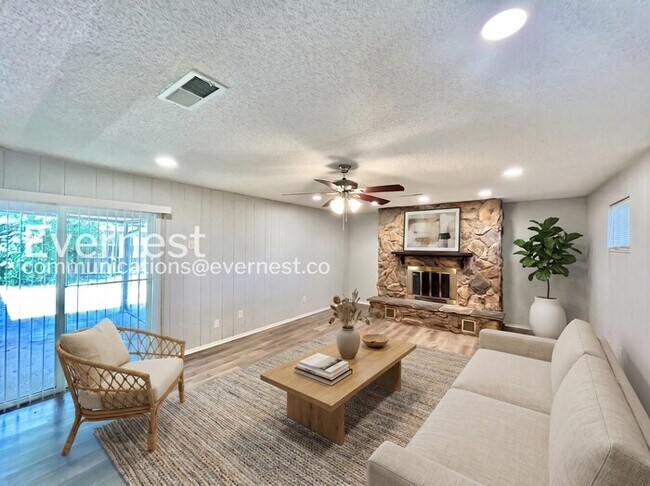 Building Photo - 1505 Hanover Dr