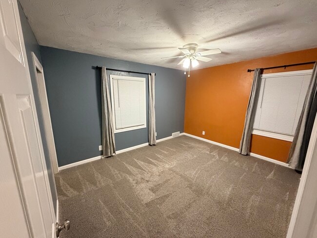 Foto del edificio - 933 E 13th St