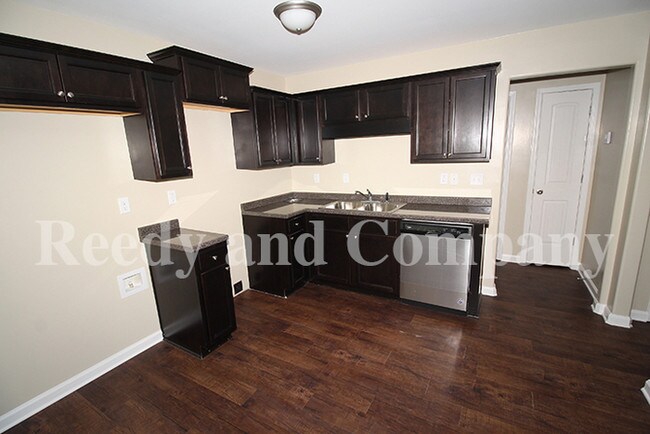 Building Photo - Traditonal Brick Home