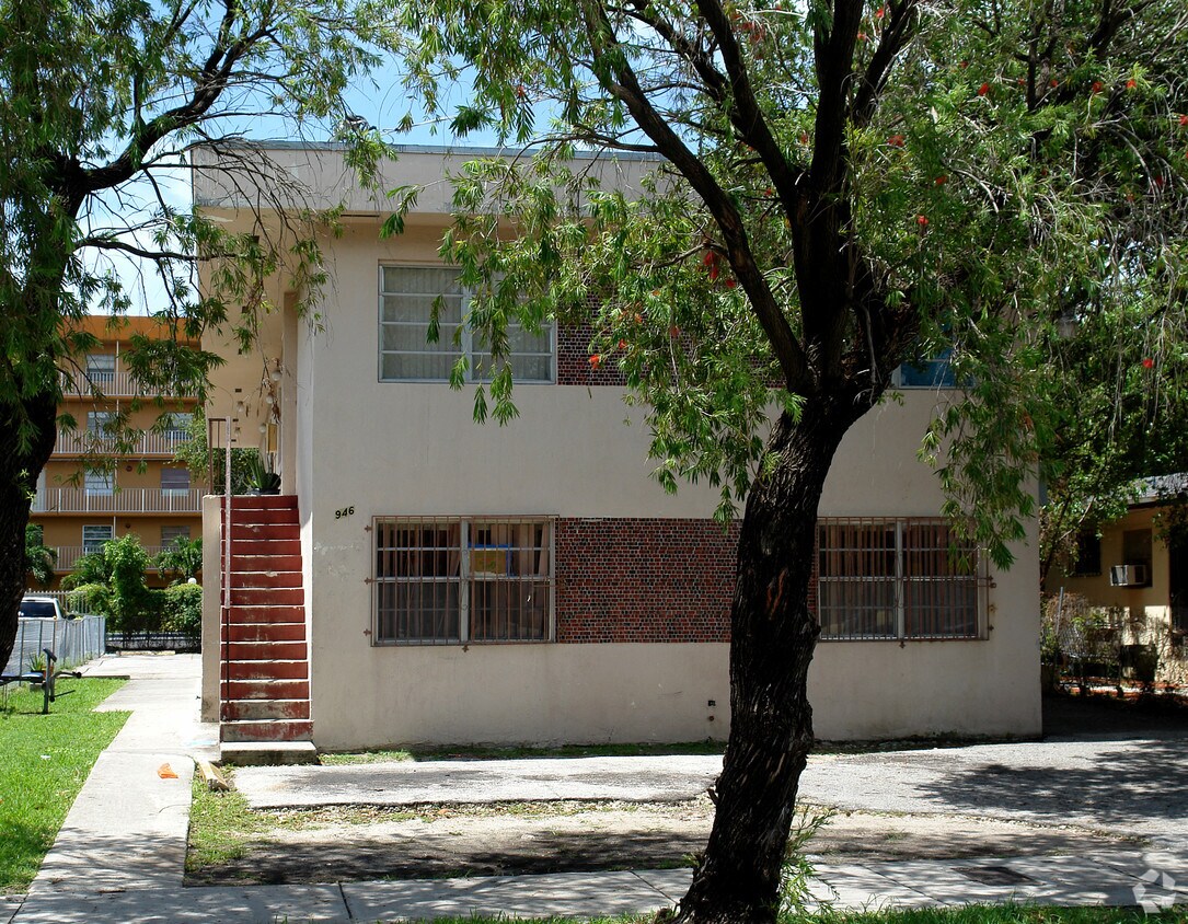 Primary Photo - 946 NW 5th St