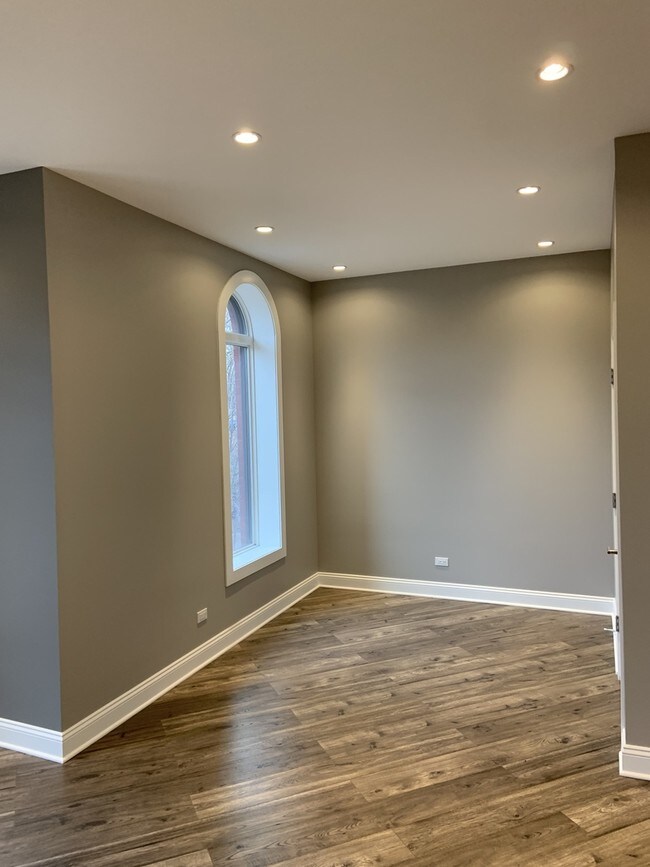 Foto del edificio - 1254 N Hoyne Ave