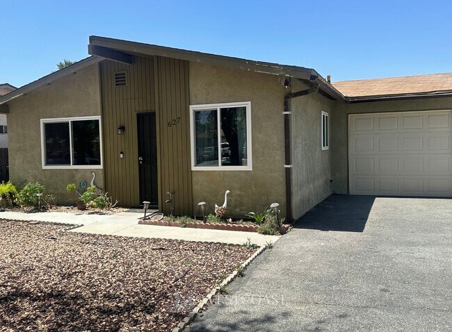 Foto del edificio - Charming 2 Bed / 2 Bath Home in Hemet – Pet Friendly & HOA Maintained Community!