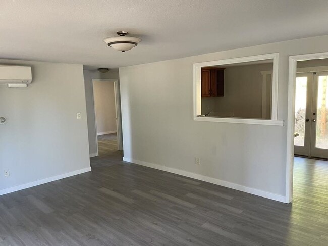 Building Photo - Nice 3-bed, 1 -bath single family house in...