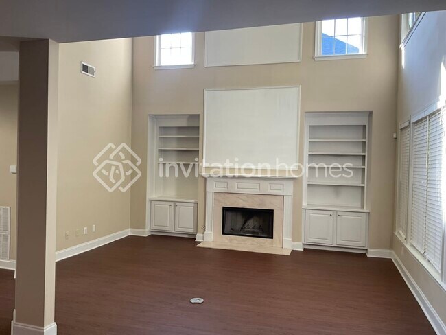 Building Photo - 255 Lawrence Pl