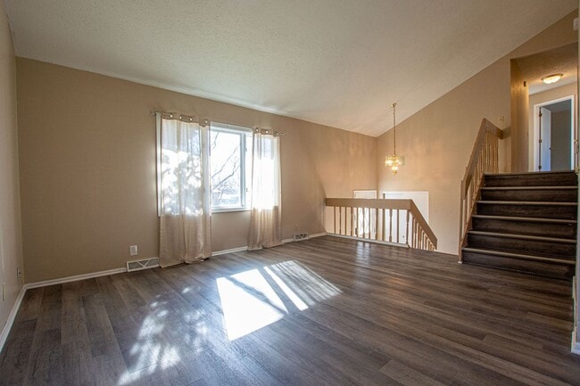 Building Photo - 3 Bedroom / 2 Bath Home in Millard!