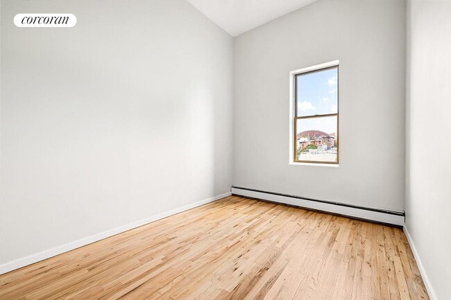 Building Photo - 557 6th Ave