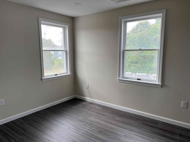 Building Photo - 303 Dillingham Ave