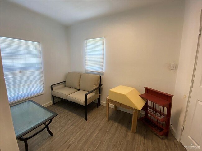 Foto del edificio - 2025 Beaumont Ave