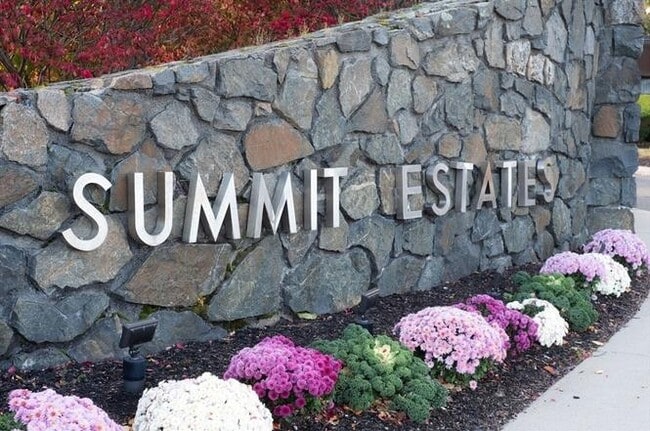 Building Photo - 1004 Paradise Rd