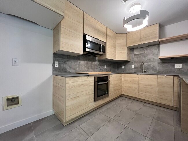 Foto del edificio - 1041 Churchill Downs Ct