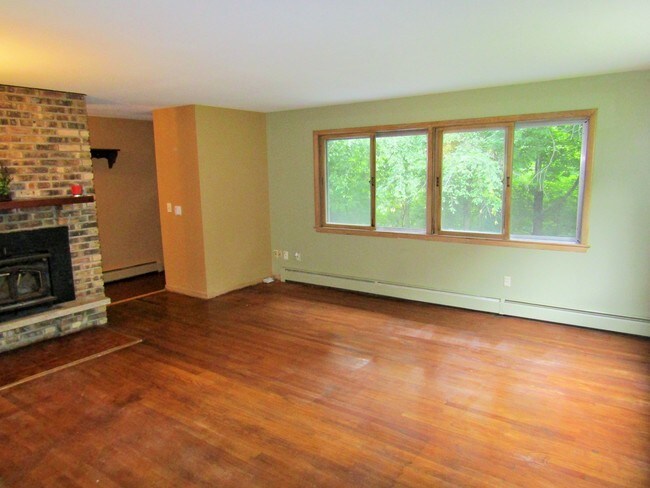 Building Photo - 3009 N River Rd