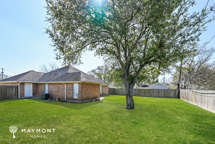 Building Photo - Elegant Brick Home in Pearland, TX