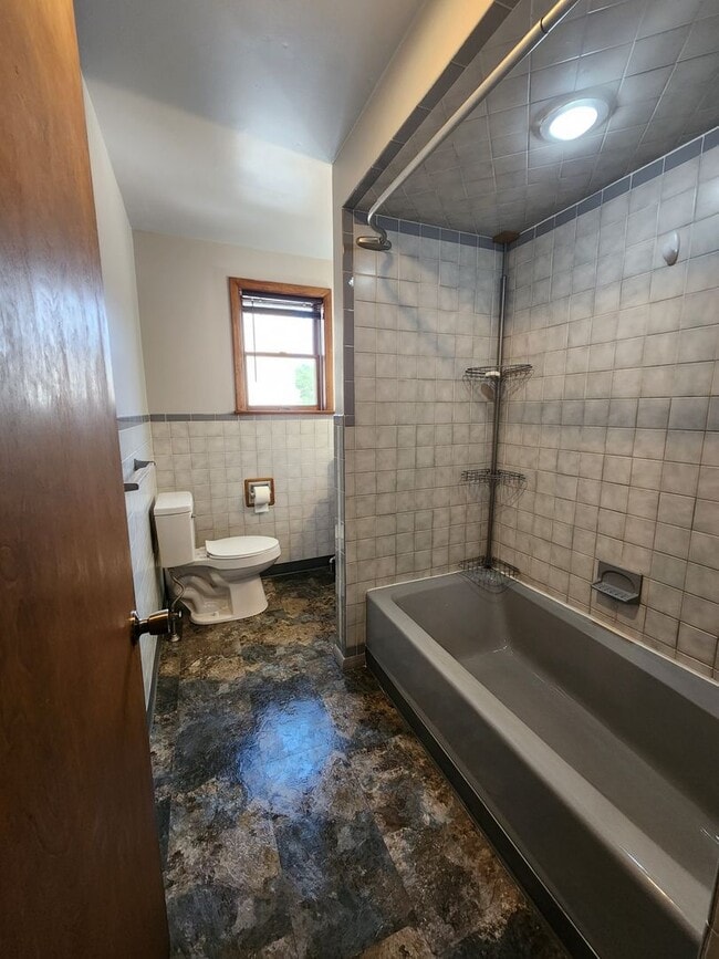 Building Photo - 11 Lewis St