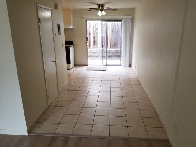 Foto del edificio - 2618 Milton Ave