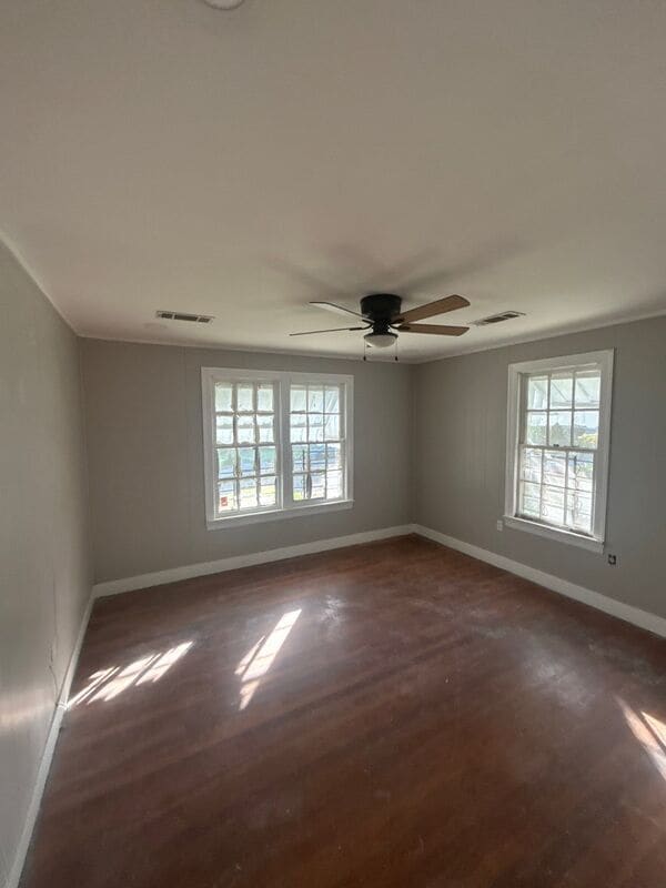 Building Photo - 419 Valley St