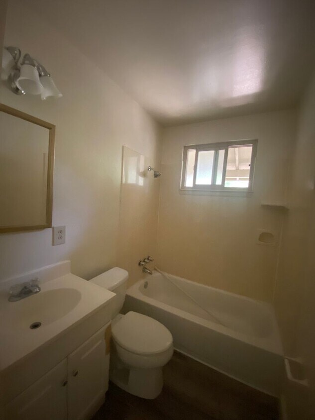 Building Photo - Large floorplan