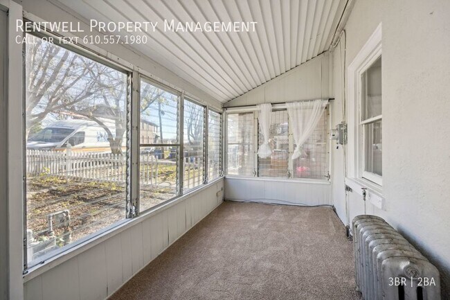 Building Photo - 3BD 1BA Townhome Available now in Drexel M...