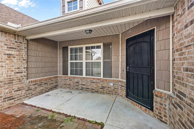 Building Photo - 611 Lasso Ln