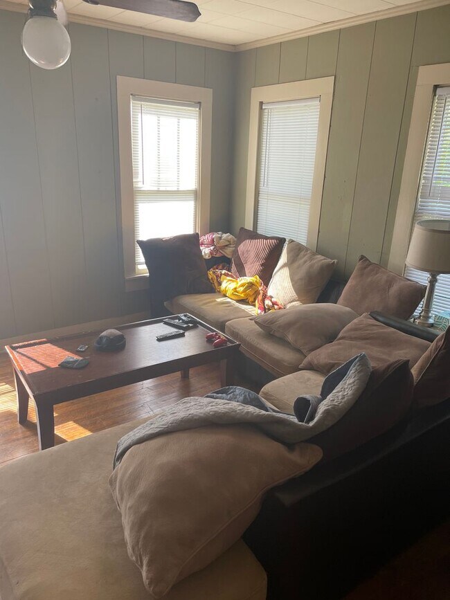 Foto del edificio - 3/2 House directly across from Lambright C...