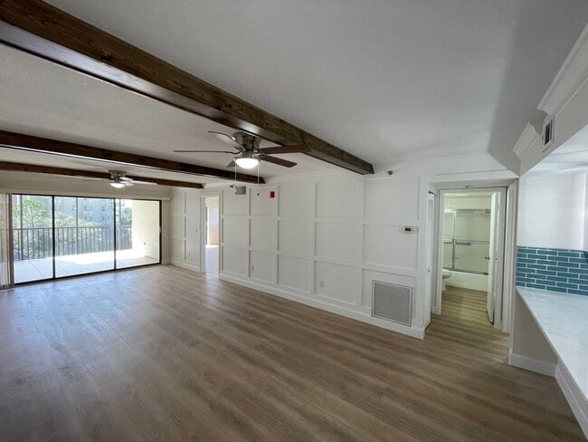 Building Photo - 2090 S Tamiami Trl
