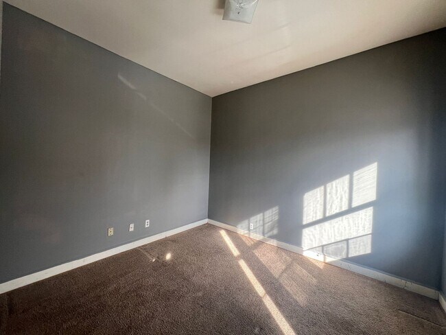 Foto del edificio - 847 Jason Ave