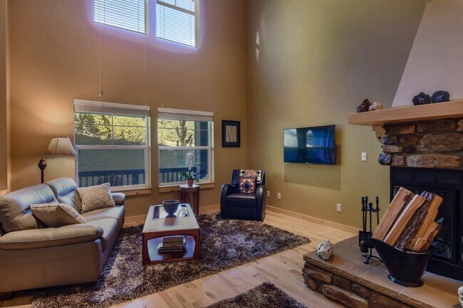 Building Photo - 200 Clearwater Loop