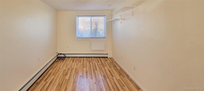 Foto del edificio - 2420 Bennett Ave