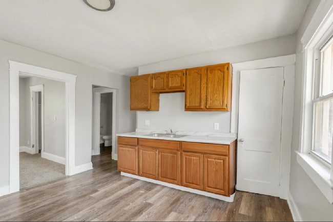 Building Photo - 9607 Sophia Ave