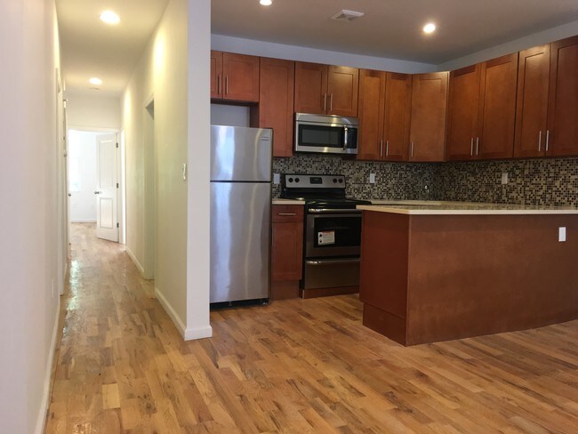 Building Photo - 1542 Hoe Ave