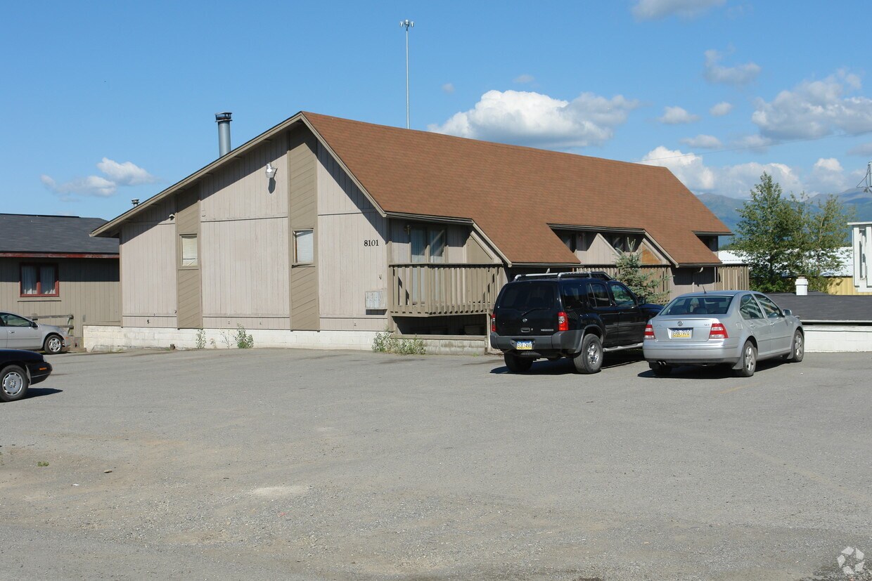 Foto principal - 8101-8131 Briarwood St