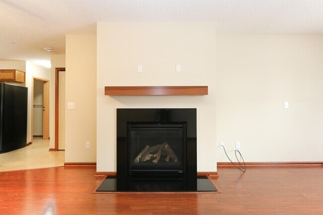 Building Photo - 16314 Elm Creek Ln