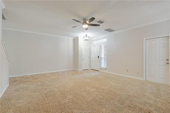 Foto del edificio - Adorable 3 Bed/2Bath Townhome Pre-Leasing for July 2026!