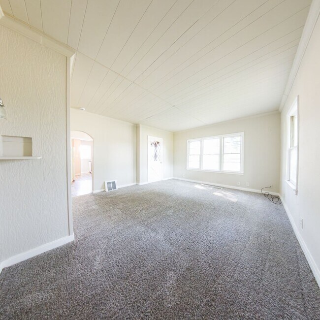 Building Photo - Cozy 2 Bedroom 1 Bath