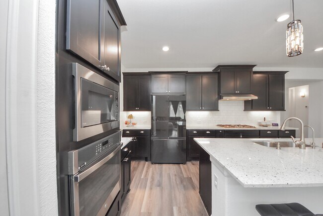 Foto del edificio - 10018 Knollwood Ln