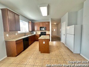 Building Photo - 810 Western Tack