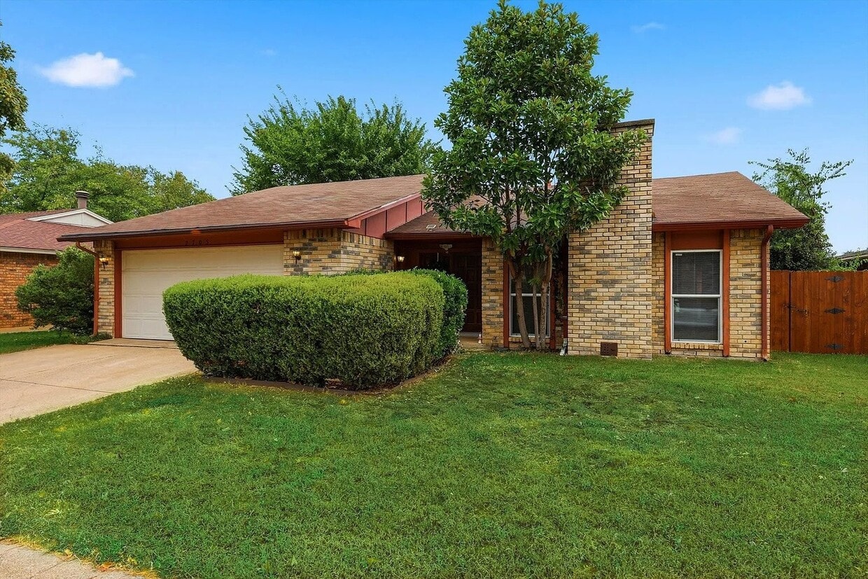 Photo - 2705 Treeview Dr (Arlington, TX)