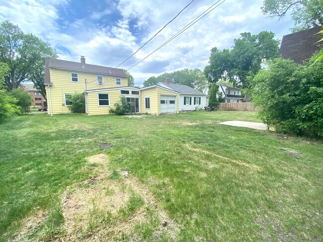 Foto del edificio - 5 bed 1.5 Bath Single Family Home! Near NDSU!