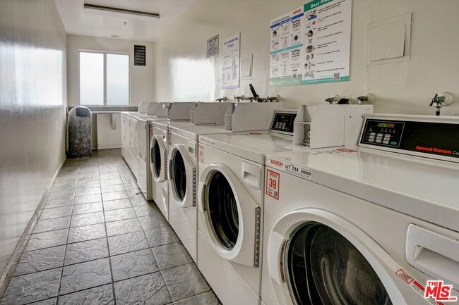 Foto del edificio - 10600 Wilshire Blvd