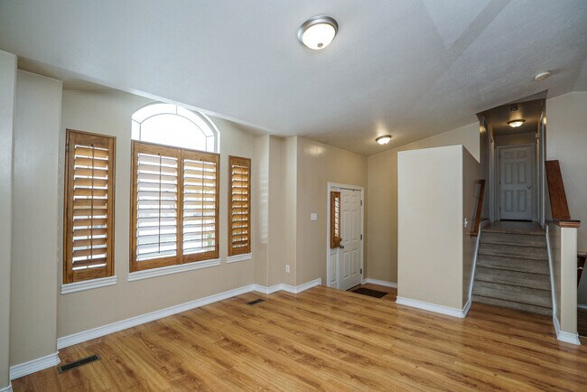 Foto del edificio - Beautiful 4 Bed, 3.5 Bath in Clinton - Was...