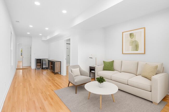 Building Photo - 2617 W Fullerton Ave