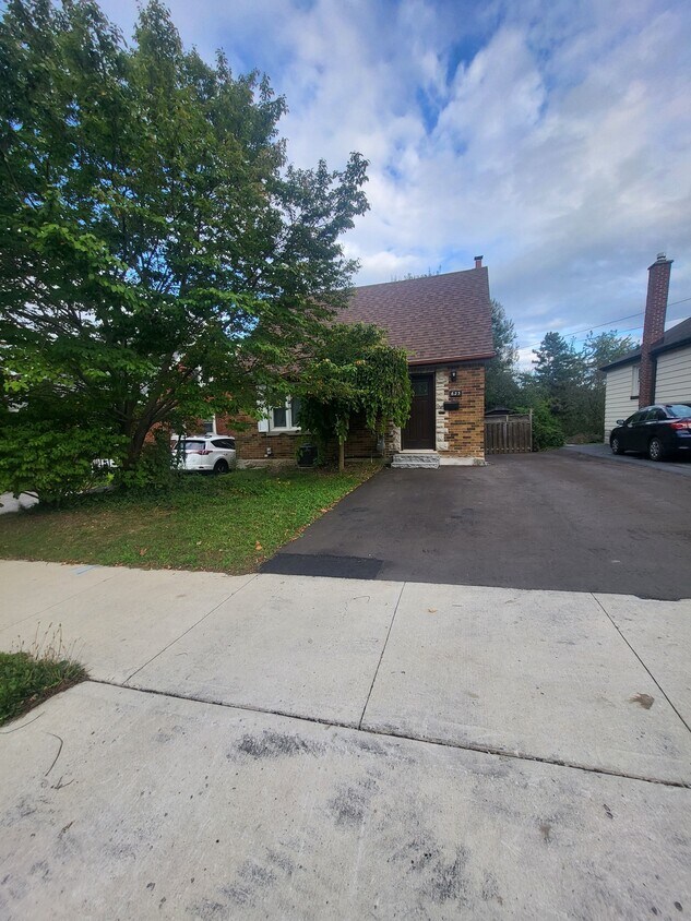 Photo principale - 623 Stirling Av S